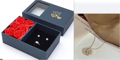 Retro Magnetic Heart Clover Pendant Necklace – Women’s Love Jewelry Gift
