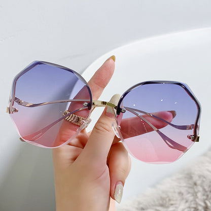 Fashionable Women’s UV Sunglasses – Stylish Shades
