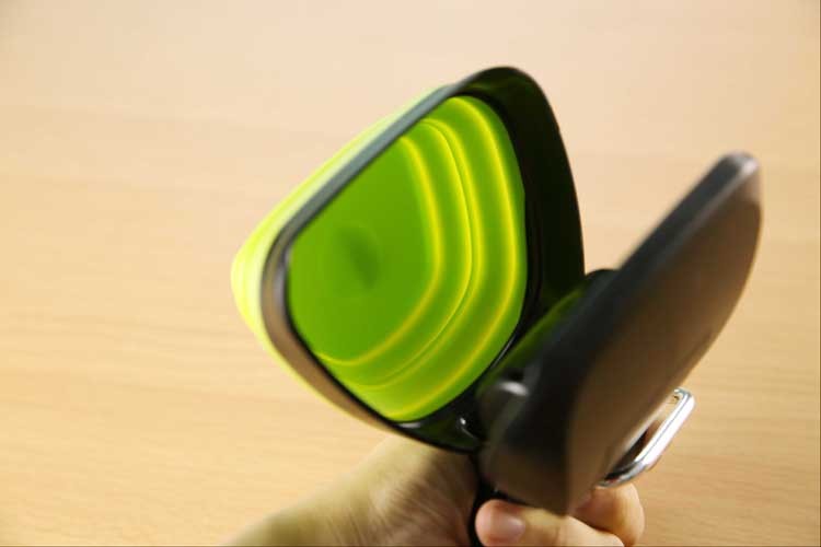 Foldable Dog Pooper Scooper – Travel Pet Waste Picker with Bags