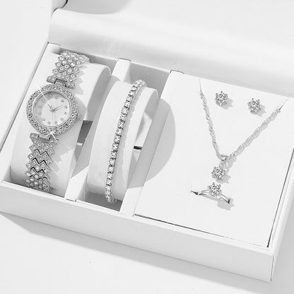 Luxury Diamond Women’s Watch – Rhinestone Quartz Bracelet
