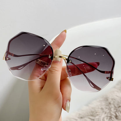 Fashionable Women’s UV Sunglasses – Stylish Shades