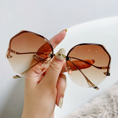 Fashionable Women’s UV Sunglasses – Stylish Shades