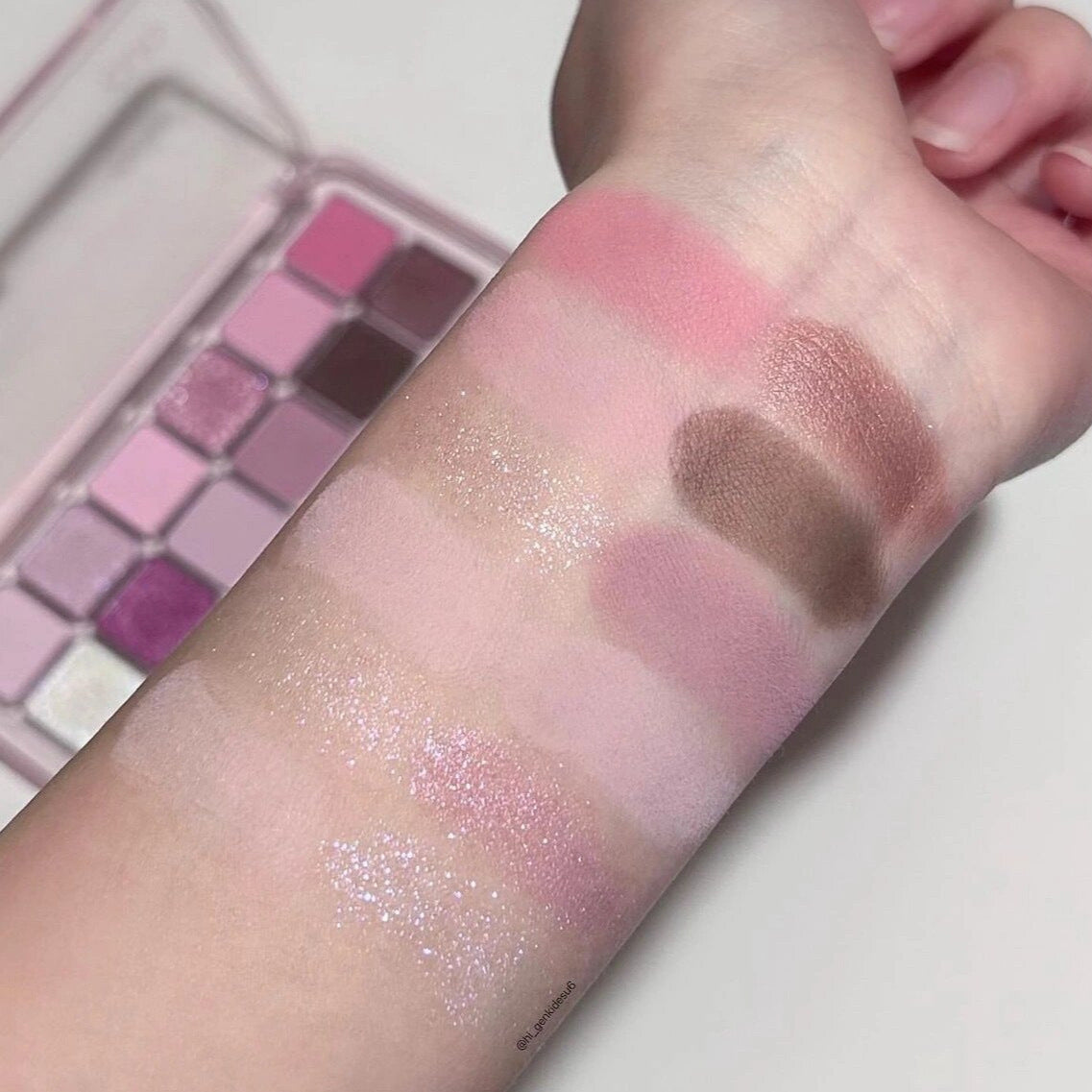 12-Color Versatile Eyeshadow Palette