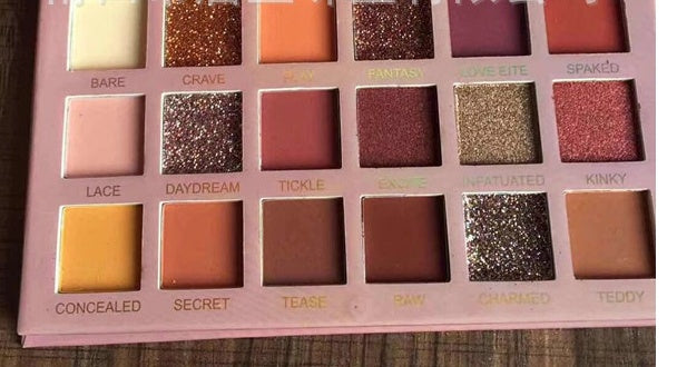 18-Color Eyeshadow Palette – Matte & Pearlescent Earth Tones