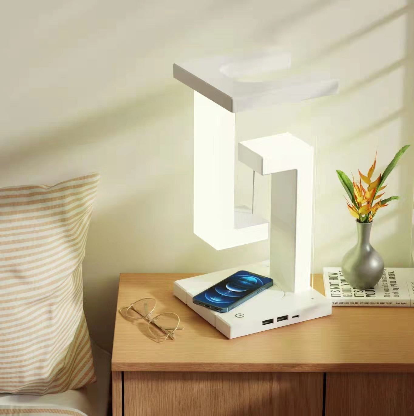 Floating Wireless Charging Lamp – Balance Table Lamp