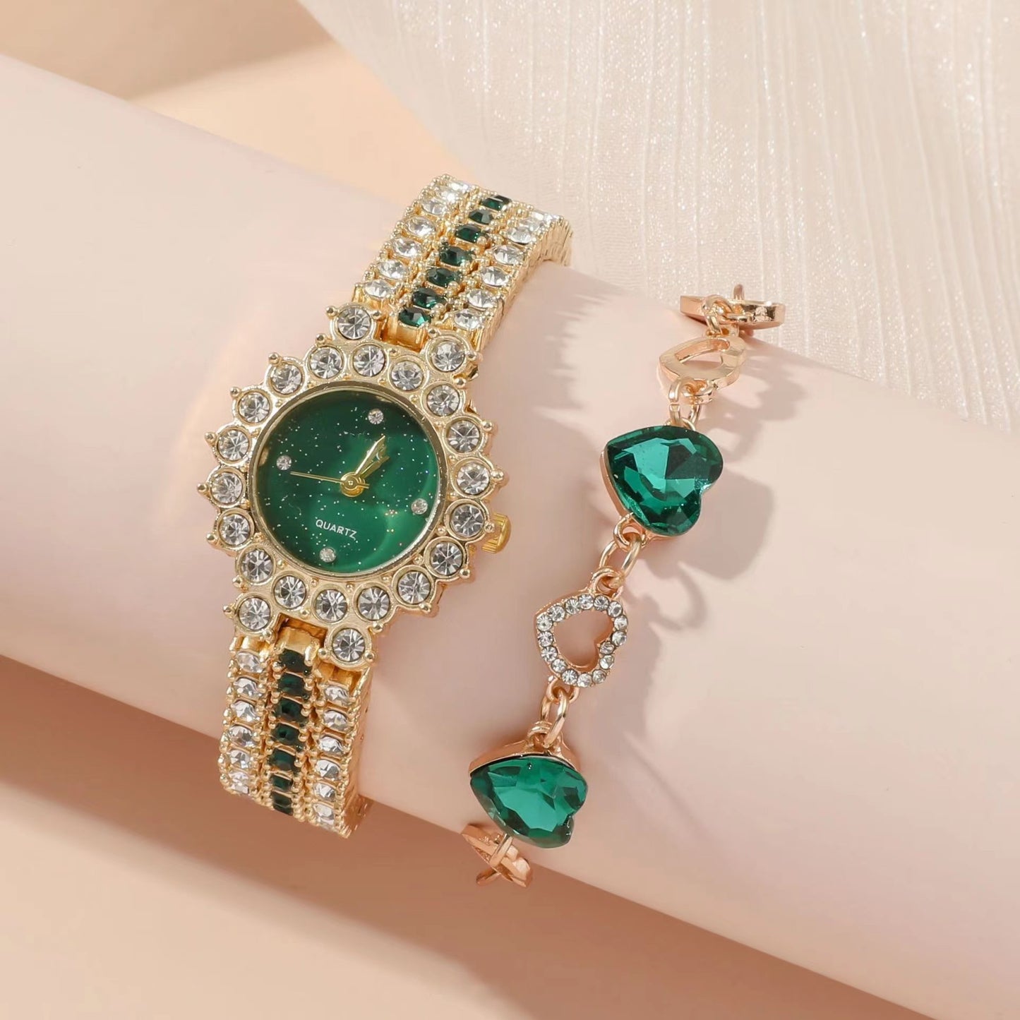 Popular Small Green Women’s Quartz Watch – Steel Band & Five-Piece Gift Set Boxed