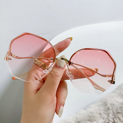 Fashionable Women’s UV Sunglasses – Stylish Shades