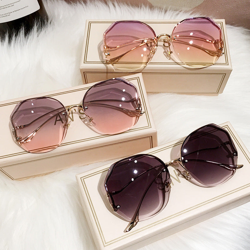 Fashionable Women’s UV Sunglasses – Stylish Shades
