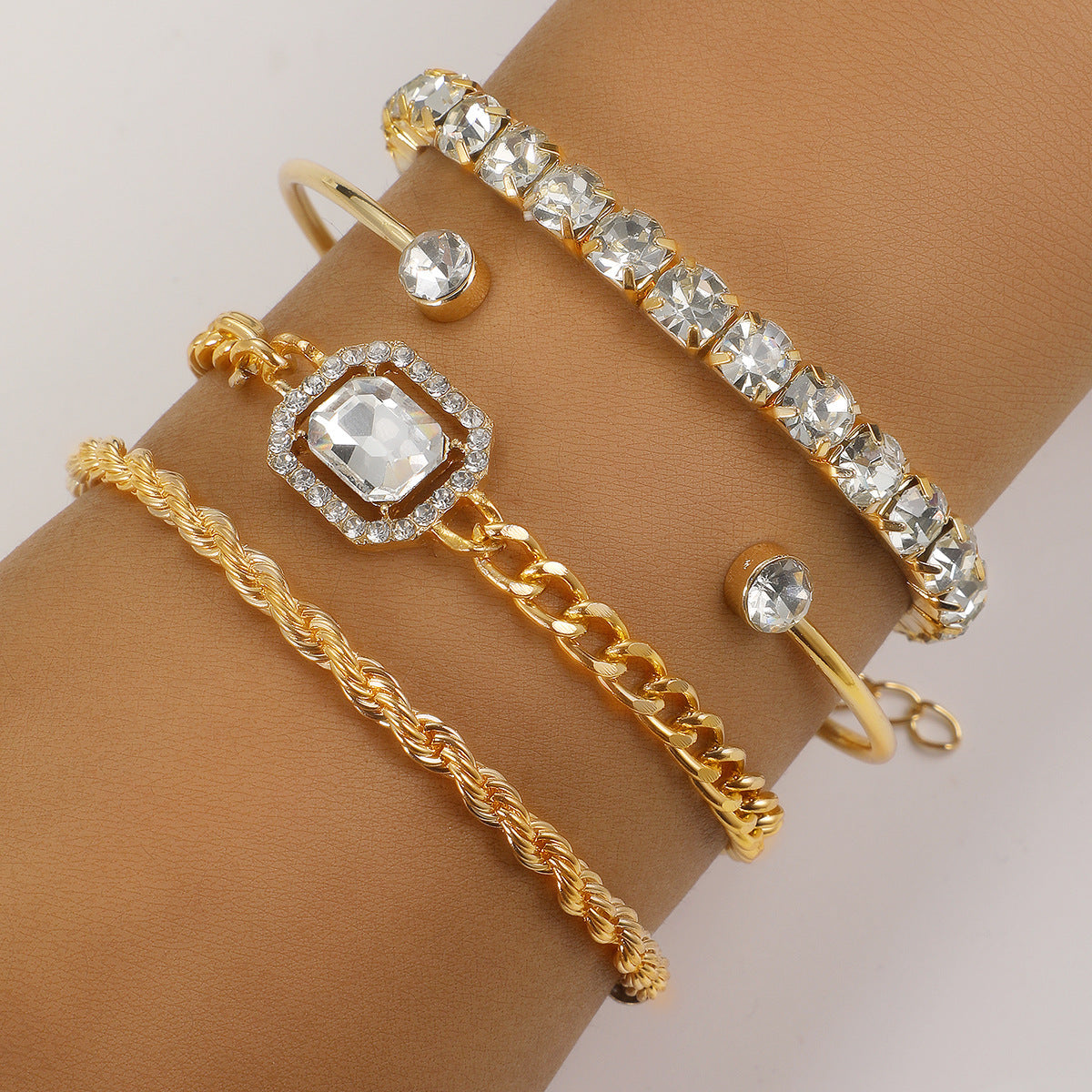 Bohemian 4-Piece Crystal Bracelet Set – Twisted Cuff Armband