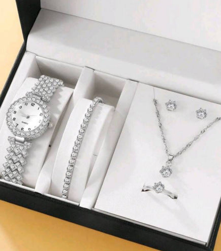 Luxury Diamond Women’s Watch – Rhinestone Quartz Bracelet